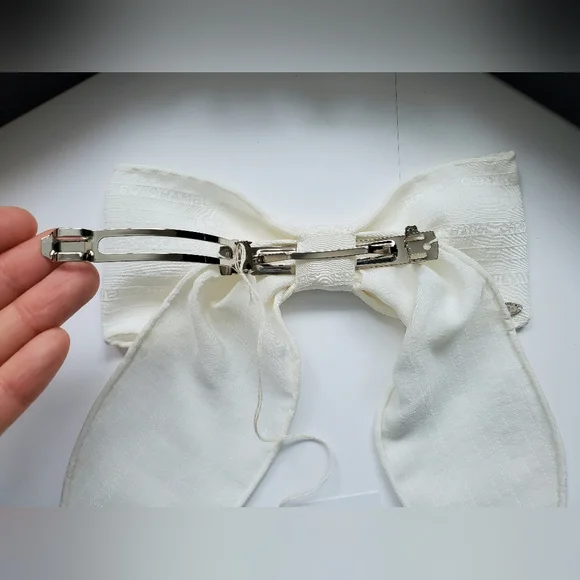 (Sale)Chanel Logo Embroidered Bow Hair Clip Brand New